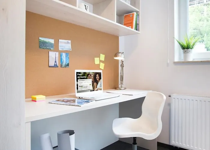 アパート Modern In With Desk For Remote Work And Access To The Gym By Renters