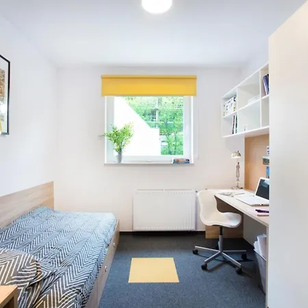 Modern In With Desk For Remote Work And Access To The Gym By Renters Apartament Wrocław