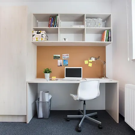 Modern In With Desk For Remote Work And Access To The Gym By Renters 브로츠와프