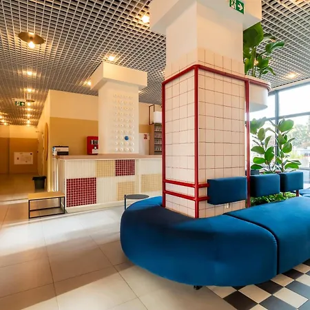 Modern In With Desk For Remote Work And Access To The Gym By Renters Wrocław