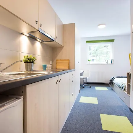 Modern In With Desk For Remote Work And Access To The Gym By Renters Apartman Wrocław