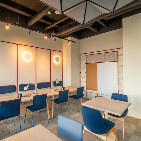 Modern In With Desk For Remote Work And Access To The Gym By Renters Apartament Wrocław