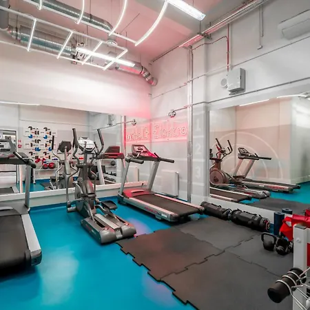 Modern In With Desk For Remote Work And Access To The Gym By Renters * Wrocław