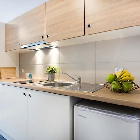 Apartman Modern In With Desk For Remote Work And Access To The Gym By Renters