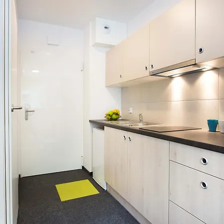 Apartman Modern In With Desk For Remote Work And Access To The Gym By Renters *