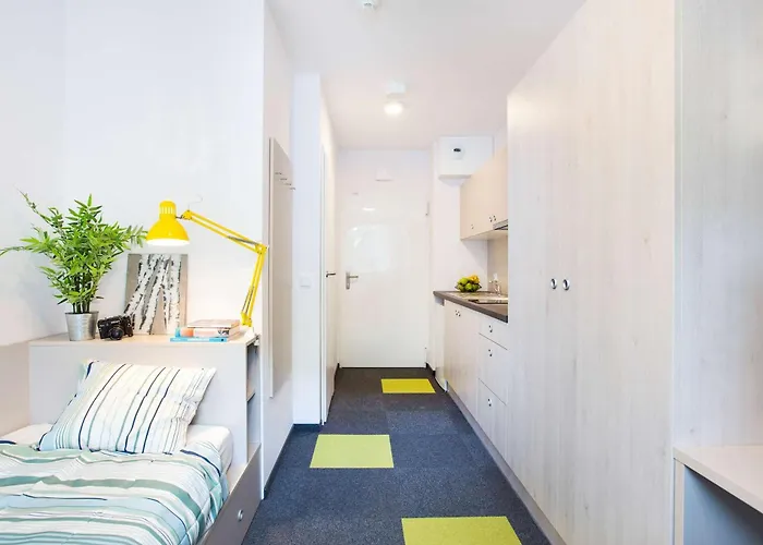 Modern In With Desk For Remote Work And Access To The Gym By Renters Wrocław