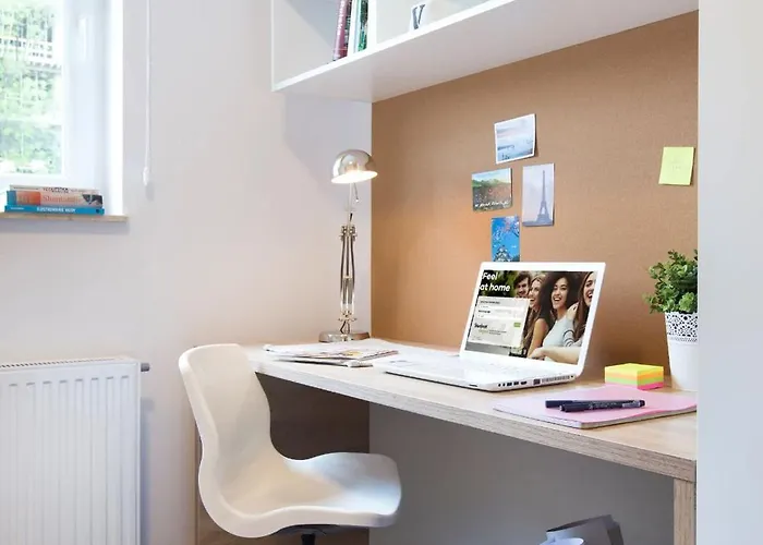 Modern In With Desk For Remote Work And Access To The Gym By Renters Appartement